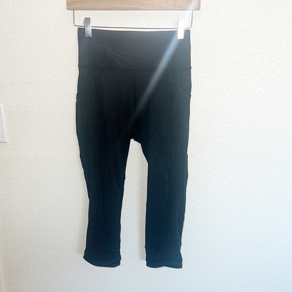 Lululemon Black Side Pocket Cropped Mesh Bottom Leggings - Picture 1 of 9